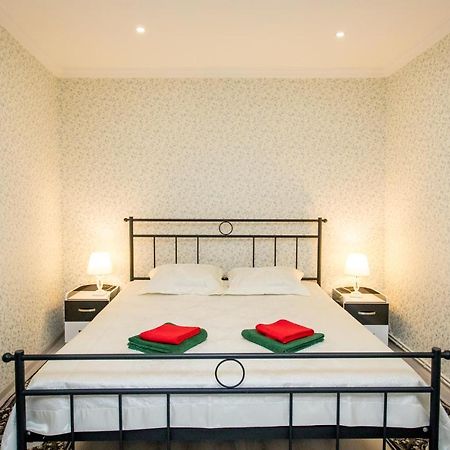 Lovely Apartment Tbilisi Esterno foto